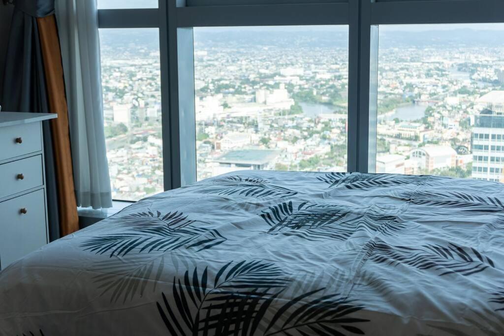 A2J Luxury 2Br Bgc Uptown Suite Near Uptown Mall Manila Exterior photo