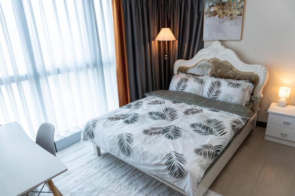 A2J Luxury 2Br Bgc Uptown Suite Near Uptown Mall Manila Exterior photo